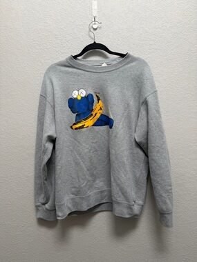 Uniqlo KAWS x Warhol Sweatshirt Large Gray Andy Warhol Banana BFF Crewneck UT
